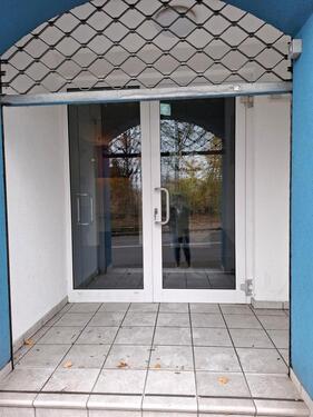 Foto - Geschäftsräume mit Blick auf die Burg