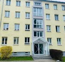 Schöne, sonnige Dreiraumwohnung - Bad mit Eckbadewanne und Dusche - Chemnitz Altchemnitz