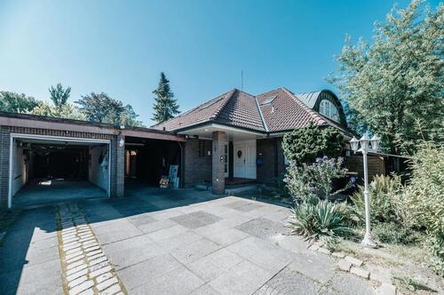 Foto - Großzüg. Einfamilienhaus - Vollkeller + GarageCarport für 5 PKW