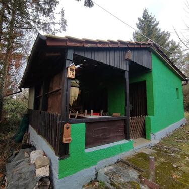 Foto - Garten mit gemauerter Hütte u. großer Veranda zu verpachten