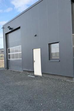 Foto - Moderne Gewerbehalle mit Büro, Lagerfläche, Küche & Bad – 215m²