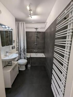 Foto - Exklusive 2,5-Zimmerwohnung mit herrlichem Blick ins Grüne mit TG-Stellplatz