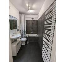 Exklusive 2,5-Zimmerwohnung mit herrlichem Blick ins Grüne mit TG-Stellplatz - Neuhofen