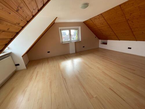 Foto - Gemütliche 1-Zimmer-Dachgeschosswohnung mit 45 m² in Augsburg-OBH