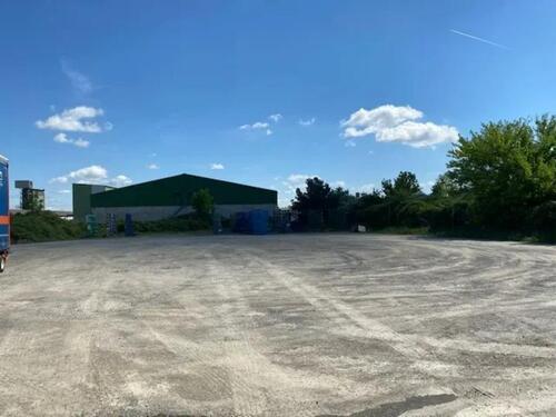 Foto - Gewerbefläche mit Kalthalle und Sozialtrakt in Torgau zu mieten