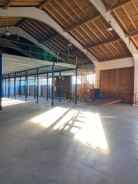 Foto - Halle mit Aussenfläche - 4,00 EUR Kaltmiete,