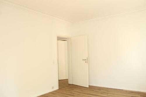Foto - Renoviert 3-Zi.-Altbauwohnung (79 m²) mit Balkon - provisionsfrei