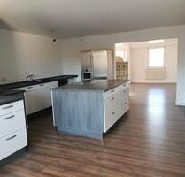 4-RAUM-WOHNUNG mit Einbauküche Balkon Wanne + Dusche, saniert - Zwickau