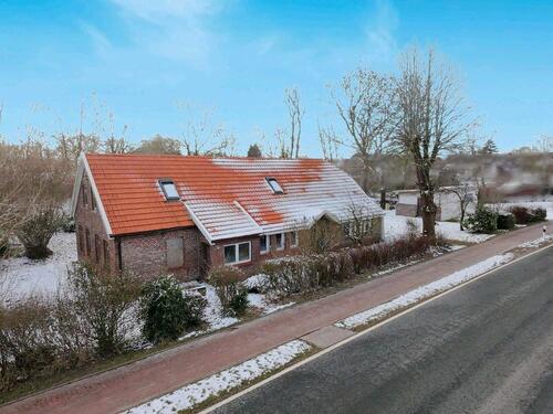 Foto - Wohnhaus mit Ferienwohnung und großzügigem Nebengebäude