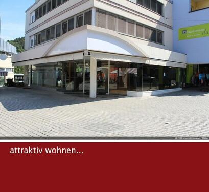 Foto - *** Ladenlokal in 1A-Lage mit großer Schaufensterfront zur vielseitigen Nutzung ***
