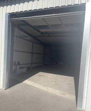 Foto - Lagerhalle Lagerraum Lagerplatz überwacht 247 abschließbar Tor