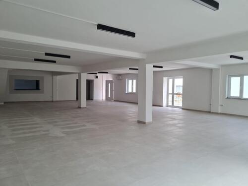 Foto - Gewerbeimmobilie 178 & 127 m² viele Parkplätze Büro Fläche Modern