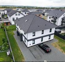 Moderne 4-Zimmer-Wohnung mit Balkon 