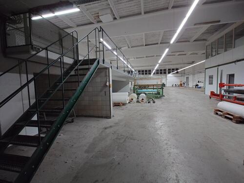 Foto - Große, helle Lager- oder Produktionshalle in Radevormwald