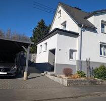 Umfangreich modernisierte Doppelhaushälfte mit Garten und Carport - Betzdorf