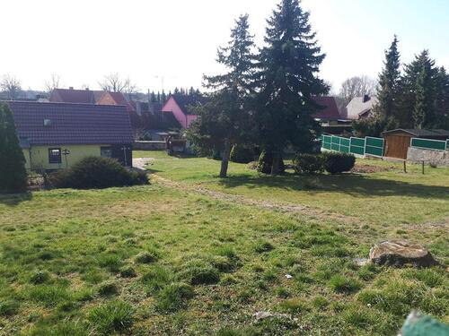 Foto - Grosses Grundstück mit kleinem sanierungsbedürftigen Haus