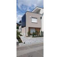 Bezug nach energet. Sanierung: 2-Raum-DG-Wohnung mit Terrasse - Zeil am Main