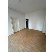 renovierungsbedürftige Wohnung - Arbeit von Ihnen - Freimieten von uns (Ja 16) - Halle (Saale) Damaschkestraße