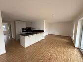 Foto - Erstbezug - Hochwertige 3 Zimmer EG Wohnung Terrasse Stellplätzen