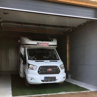 Foto - Wohnmobilgarage Carport verschlossen, sicher