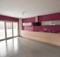 Einzigartige 4-Raumwohnung mit Kamin, Balkon, Hobbyraum & Garagen – Wohnhighlight in Zwickau