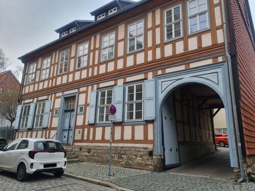 Foto - Komfortable 2-Zimmer-Wohnung im Erdgeschoss mit Einbauküche und Abstellraum in zentraler Lage