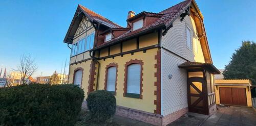 Foto - Fachwerkhaus, Mehrfamilienhaus, Villa mit Grundstück und Garage