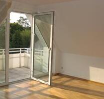 Attraktive 2-Zimmer-Dachgeschosswohnung mit Balkon in Lage