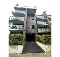 Stadtwerder: Komfortable u. moderne 3 Zi. Wohnung m. Balkon, Parkett, 2 TG Stellpl., teilmöbliert - Bremen Neustadt
