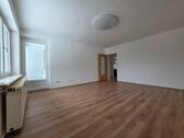 Foto - Für Anleger: 2 helle Wohnungen renoviert und teilsaniert