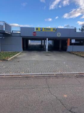 Foto - Stellplatz unterdacht in der Grünewaldstr 76149 Edeka Parkplatz