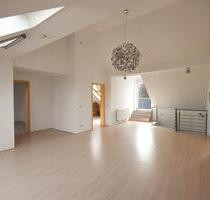 Exklusive Dachgeschoss-Loftwohnung mit 22 m² Dachterrasse – Wohntraum in Zwickau