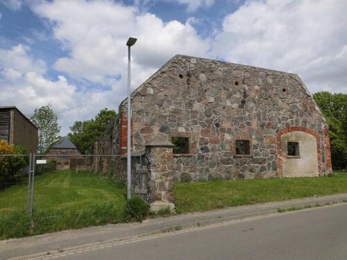 Foto - Feldsteinscheune mit Bauland, in zentraler Lage