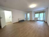Foto - Zentrale 2-Zimmer-Wohnung mit Balkon, Einbauküche und Stellplatz - ab sofort