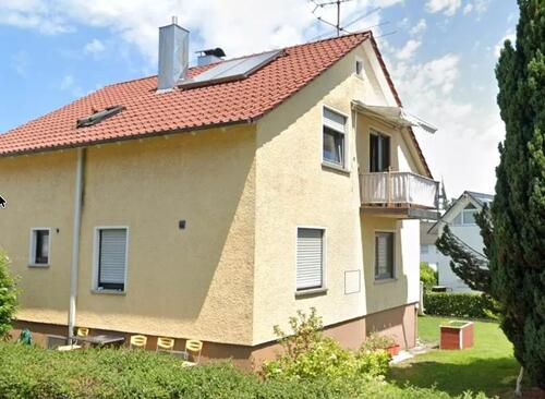 Foto - Freistehendes Zweifamilienhaus mit großem Grundstück