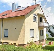 Freistehendes Zweifamilienhaus mit großem Grundstück - Berg