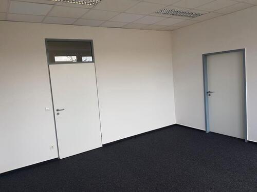 Foto - 22m² Büro mit Parkplatz, Kantine, Glasfaser usw.