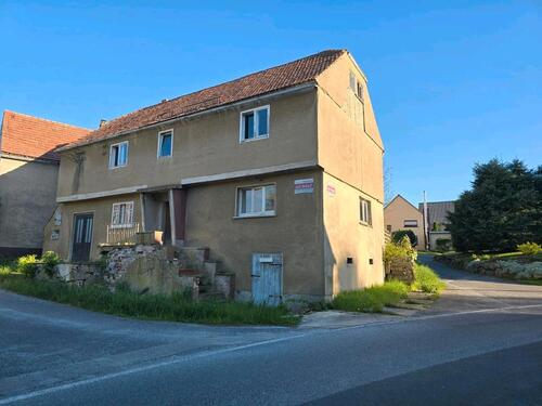 Foto - Haus mit Garten und Stellplätzen zu Vermieten Mieten Miete