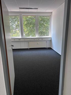 Foto - 17m² Büro mit Parkplatz, Kantine, Glasfaser usw.