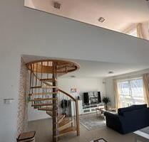 4 Zimmer Maisonette der Extraklasse! Kaminofen, Klimaanlage, Einbauküche, Garage, Stellplatz - zentral in Dieburg!