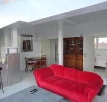 Helle 3,5 Zi Penthouse Wohnung, 2 SZ, 2 Bäder, Nähe Stadtpark - Nürnberg Herrnhütte
