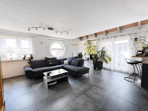 Foto - Lichtdurchflutete 4,5-Zimmer-DG-Maisonette-Wohnung in Filderstadt