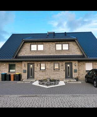 Foto - Modernes Doppelhaus , 2 Doppelhaushälften
