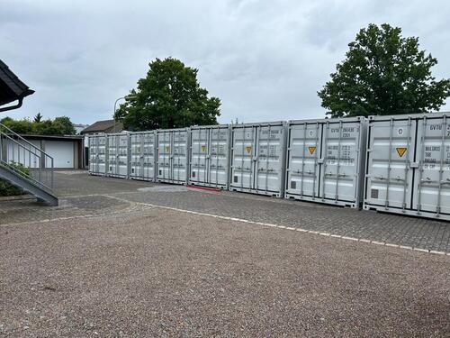 Foto - Garage für Motorräder oder Gegenstände in Form eines Containers i