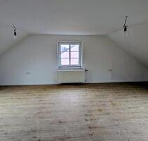 Helle 2 Zi Dachgeschosswohnung in ruhiger Lage in Feuchtwangen