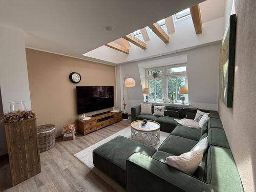 Foto - NEU - wunderschöne DG 4-Raum Wohnung mit FBH, Einbauküche & Klima