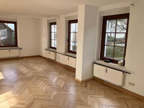 Foto - Sanierte 2-Raumwohnung (90 m²) mit Garten & Parkplatz – ab Mai