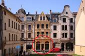 Foto - Kleiner Laden mit großer Schaufensterfront