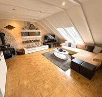 Großzügige 5 Zimmer-Dachgeschosswohnung mit mediterranen Flair - Eisingen