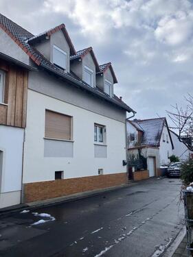 Foto - Zweifamilienhaus mit Garten, Garage und Nebengeb. in Wackernheim